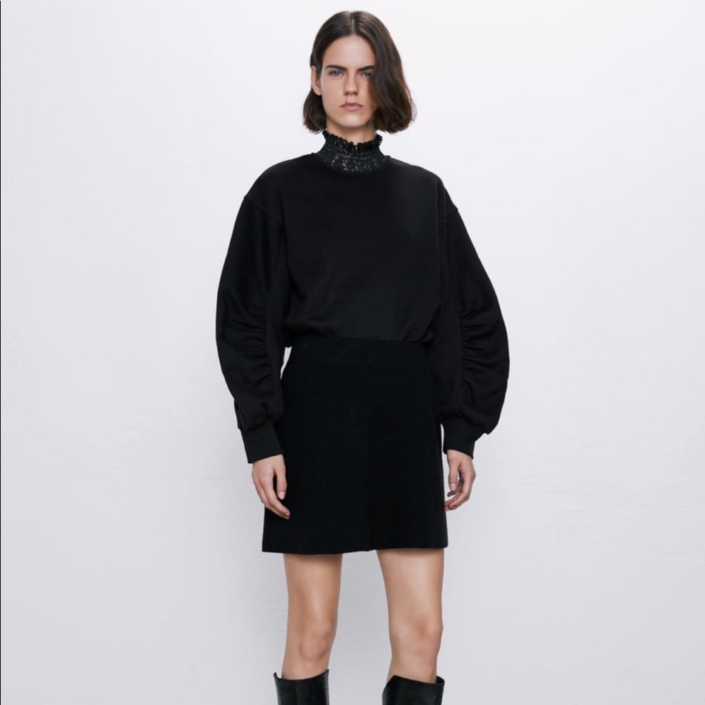 Sweatshirt With Collar